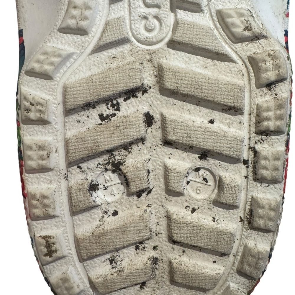 Women’s Festive Crocs Size 6 - Picture 7 of 7